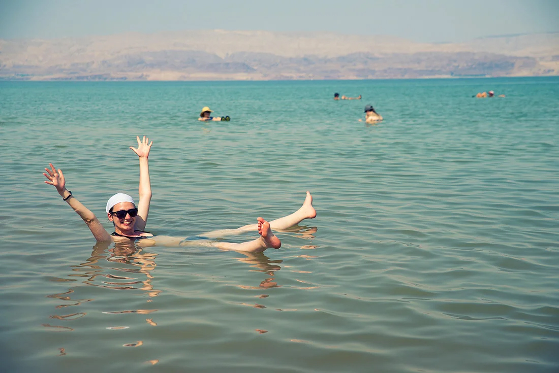 dead-sea-lion-travel-jordan